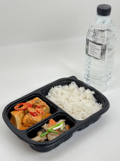 <span>
  <span>Set 10 (Vegetarian) Tofu with panaeng curry and assorted mushroom with oyster sauce (10 boxes/set)</span></span>