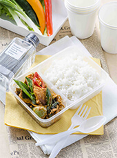 <span>Stir-fried chicken or pork with dry red curry with water</span>